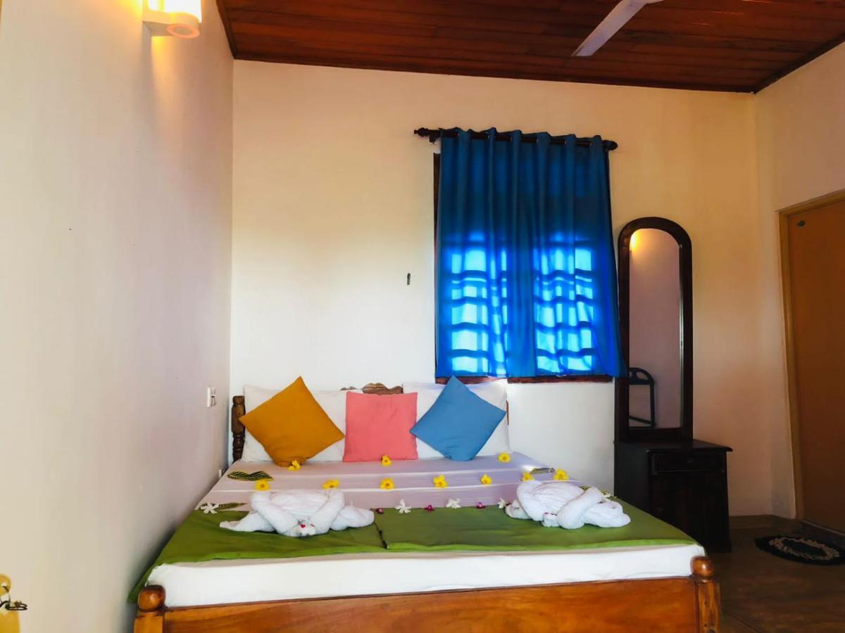 Rock Paradise Beach Hotel & Restaurent تانجالي المظهر الخارجي الصورة