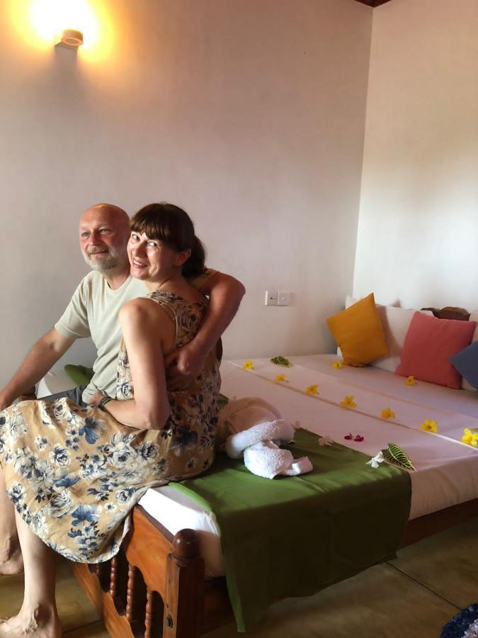 Rock Paradise Beach Hotel & Restaurent تانجالي المظهر الخارجي الصورة