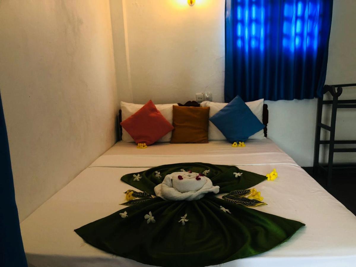 Rock Paradise Beach Hotel & Restaurent تانجالي المظهر الخارجي الصورة