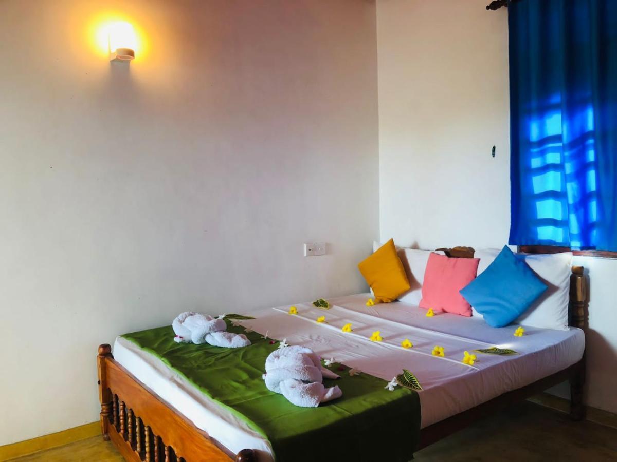 Rock Paradise Beach Hotel & Restaurent تانجالي المظهر الخارجي الصورة